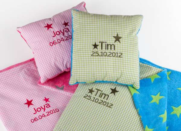 Kuschelset aus Decke und Kissen personalisiert