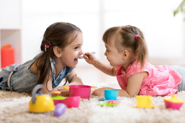 Bis Kinder richtig in ganzen Sätzen sprechen können mehrere Jahre vergehen