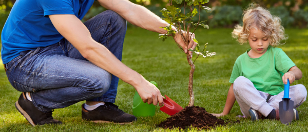 Bei der Gartenarbeit können Kinder ebenfalls helfen und viel über die Umwelt lernen